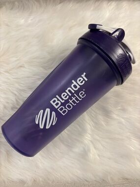 BlenderBottle Classic Shaker Bottle - Purple